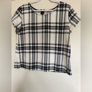 EUC Women’s Blk/crm top Sz XL